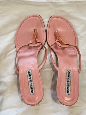 Vintage Manolo Blahnik Pink Leather Thong Kitten Heel Sandals